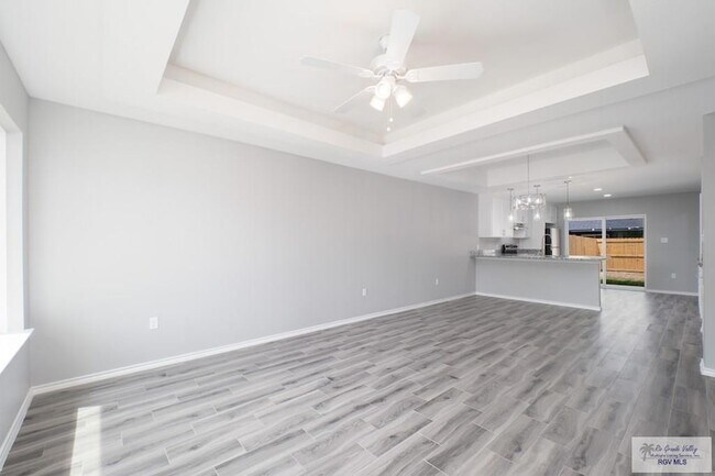 Building Photo - 1613 Los Alamos St