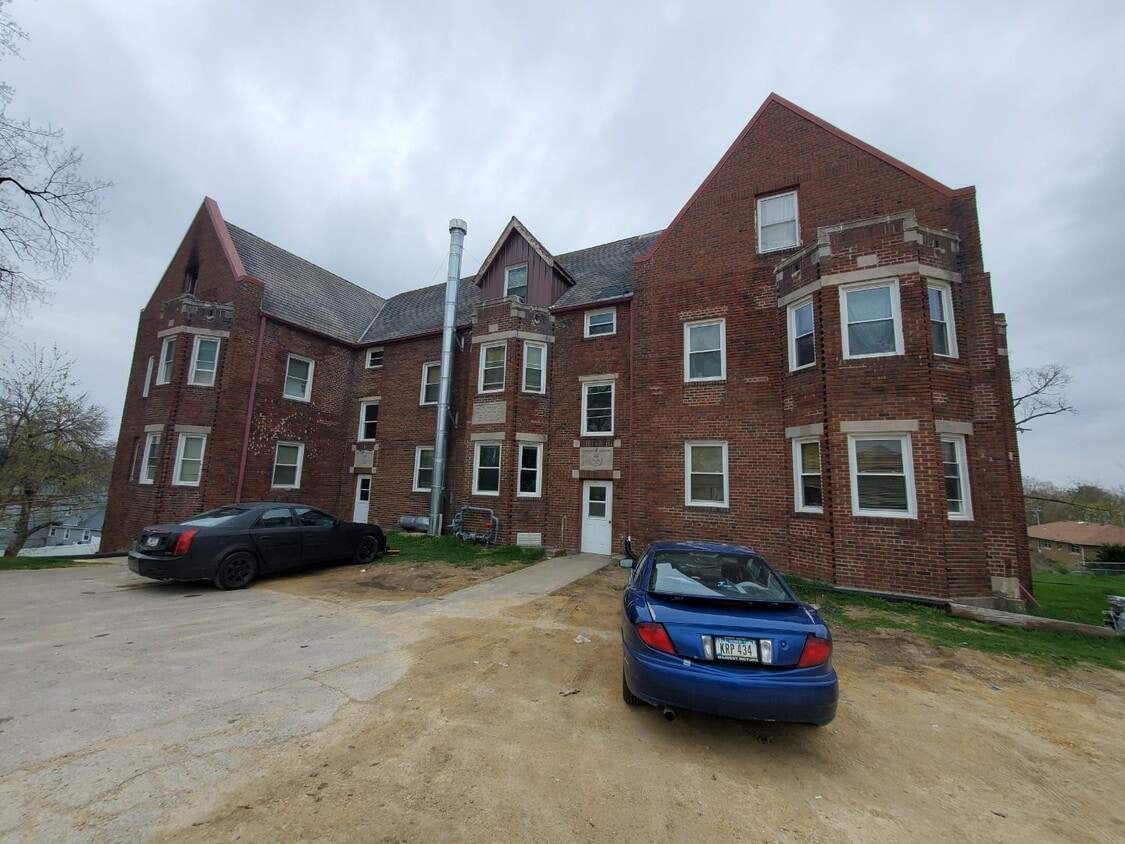 Building Photo - 1850 Glendale Rd