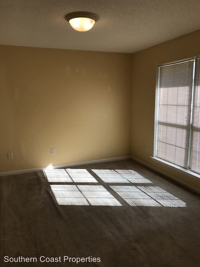 Foto del edificio - 121 Westchester Ln