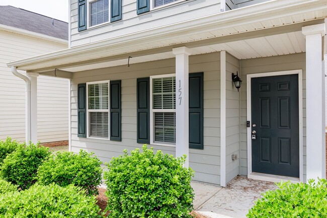 Foto del edificio - Spacious 3-Bed, 2.5-Bath Home in Lantern Walk