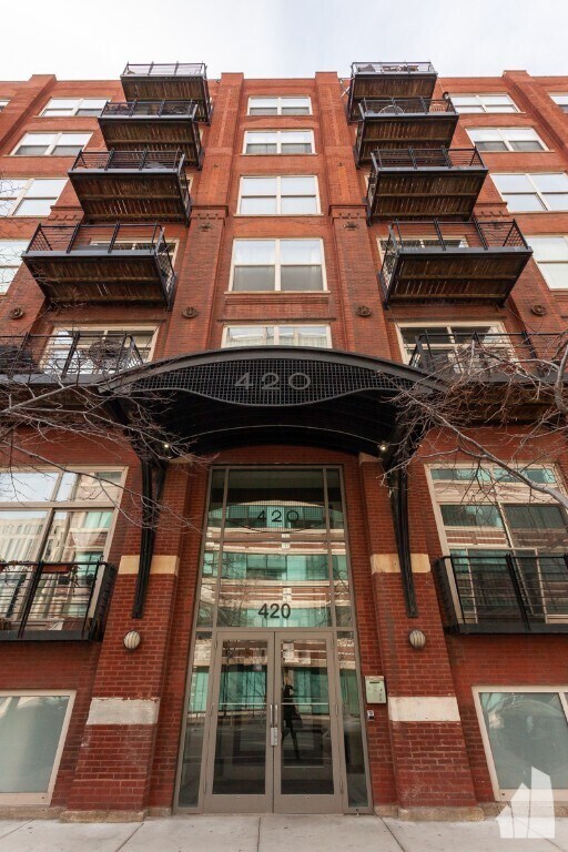 Building Photo - 430 S Clinton St
