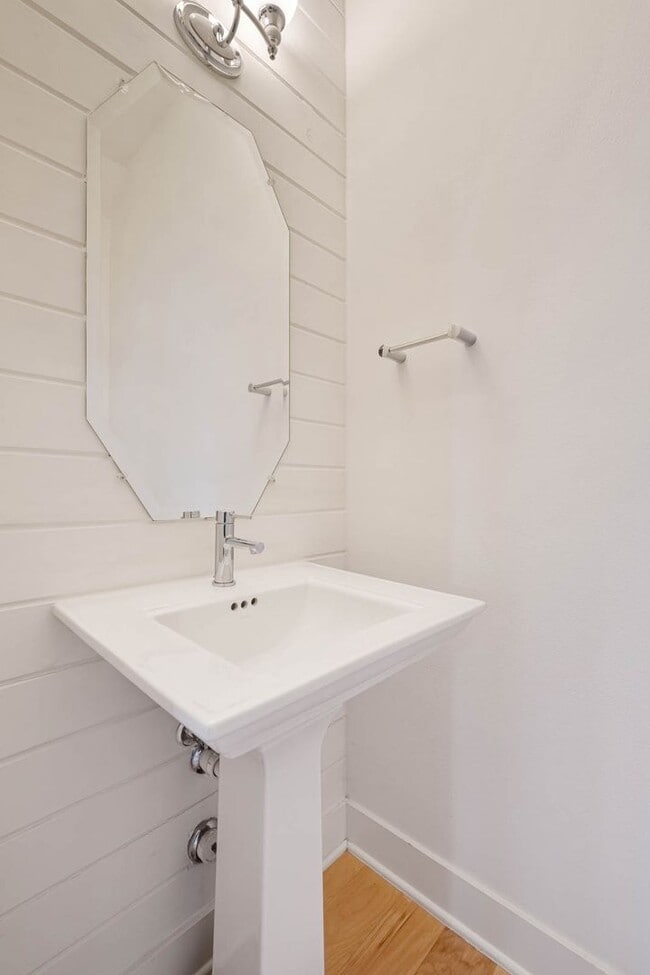 Building Photo - Astonishing 3 Bedroom, 2.5 Bath, 2-Story H...