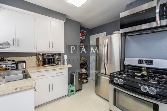 Building Photo - 3878 S Brust Ave