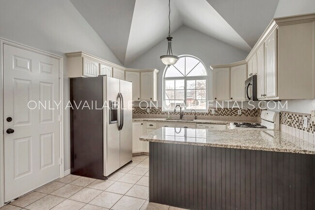 Building Photo - 319 W 2325 N