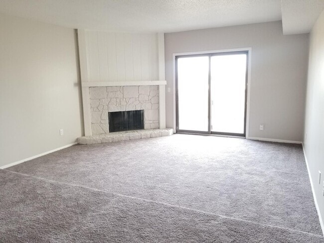 Foto del edificio - Grandview, Missouri 3 bedroom 2.5 bathroom...