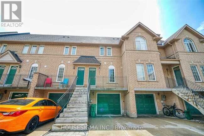 Photo du bâtiment - 80-80 Strathaven Dr