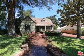 Building Photo - 1609 Capistrano Ave