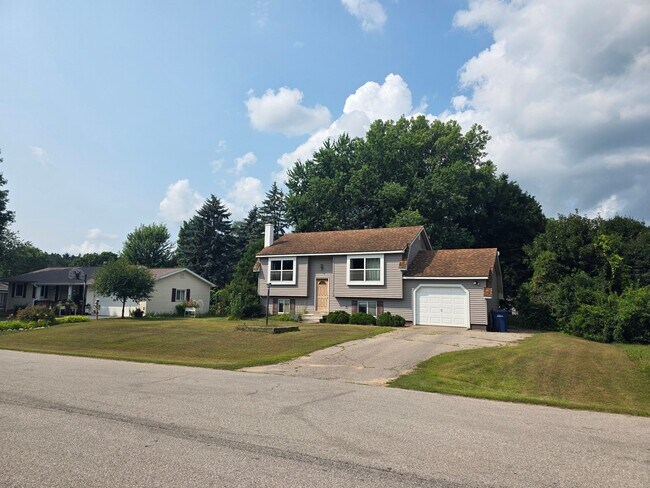 Foto del edificio - 4900 Thornapple Ln