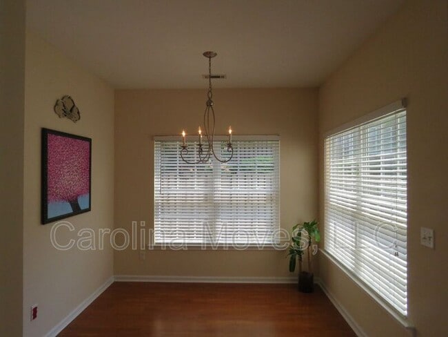 Building Photo - 125 Pine Walk Dr