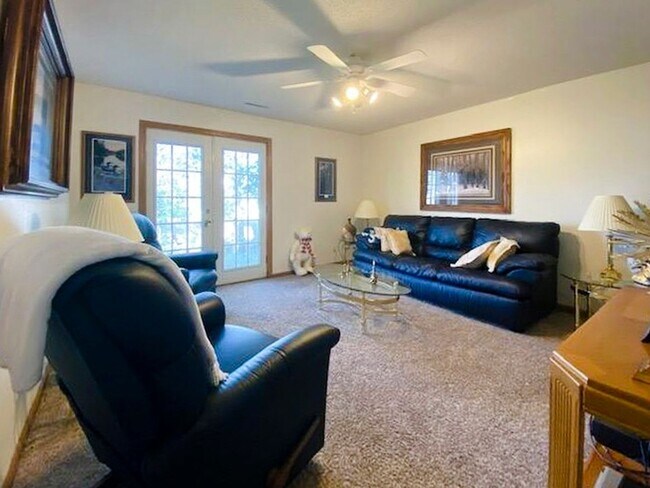Foto del edificio - Sublease - 3 Bedroom Duplex Available Nove...