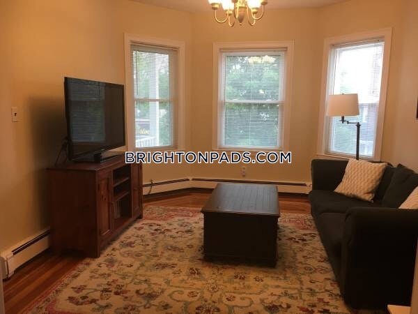 Foto principal - 558 Washington St