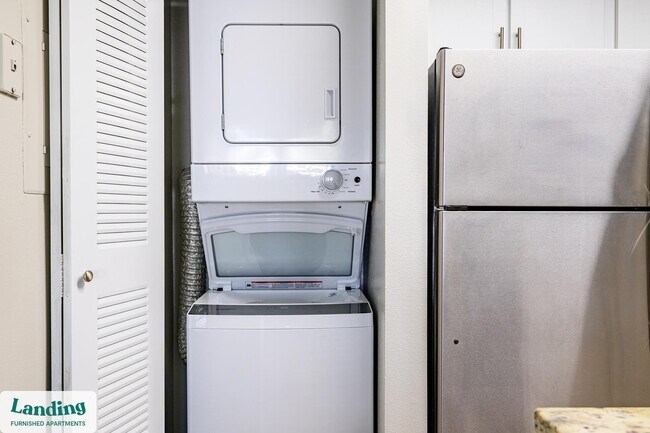 Foto del edificio - 1000 Palm Pl Dr NE