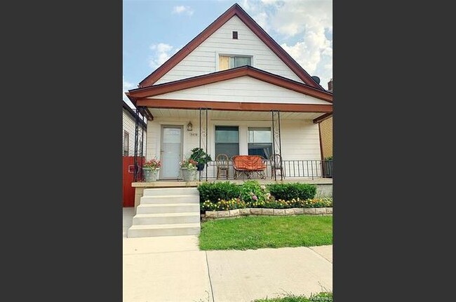 Building Photo - 2476 Hewitt St