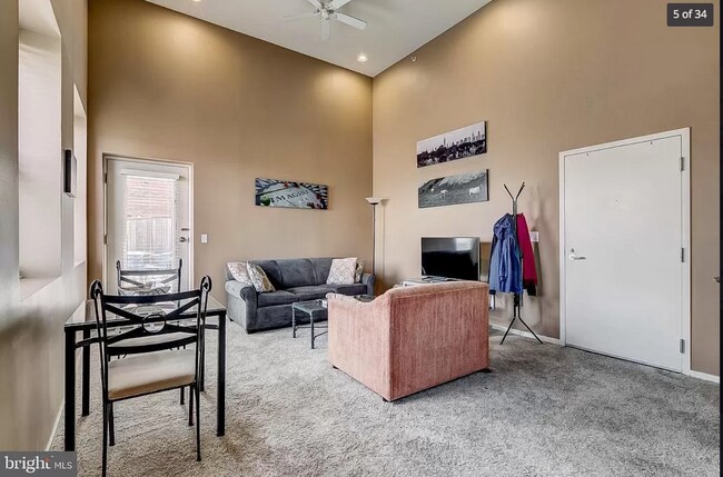 entry/egress to deck/living room - 1211 Light St