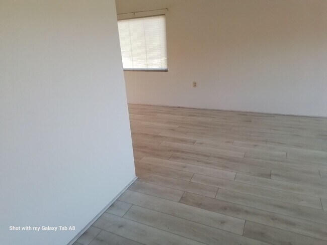 Foto del edificio - Unfurnished end unit townhome  55 and older community