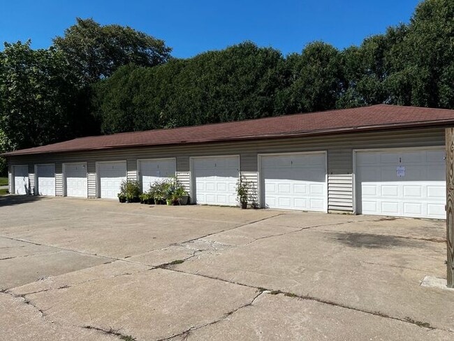 Building Photo - $850 | 2 Bedroom, 1 Bathroom Apartment | No Pets | Available for a February 23rd Move In!*