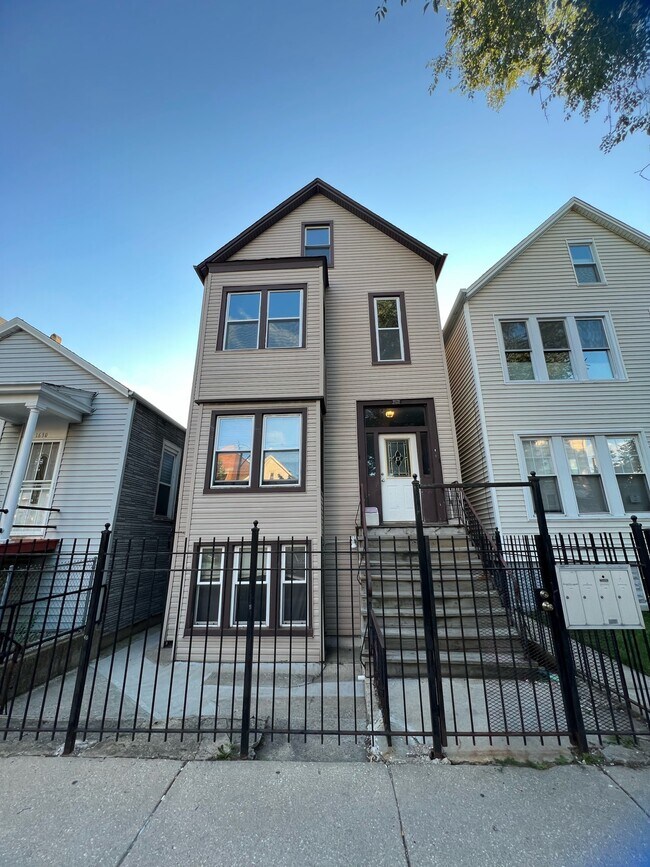 Foto del edificio - 1632 N Fairfield Ave