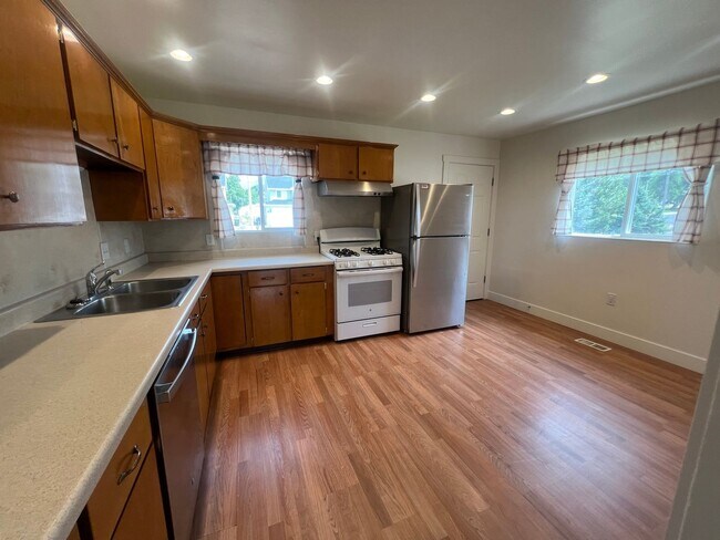 Building Photo - 345 E 400 N
