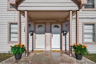 Building Photo - 7111 Myrtle St