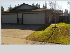 Building Photo - 9279 Corinthian Cir