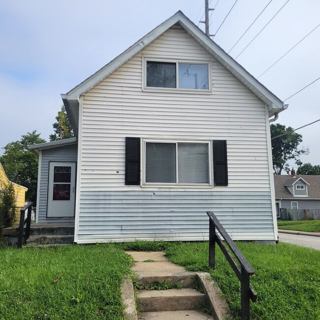 Near Southeast 3BR/2BA Home w/Central Air! - Near Southeast 3BR/2BA Home w/Central Air!