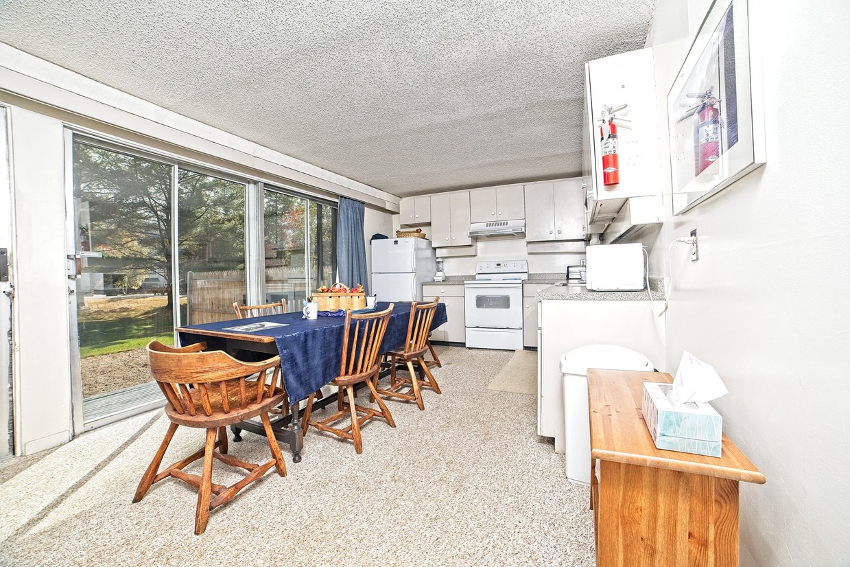 Primary Photo - 27 Davos Way