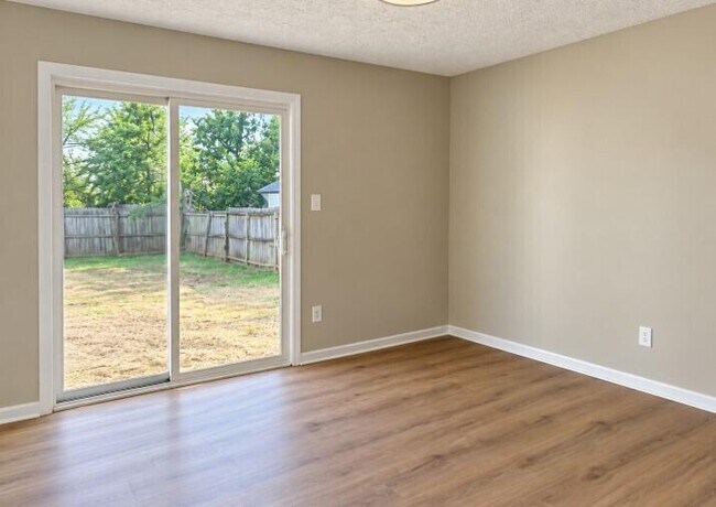 Building Photo - 204 Independence Ct