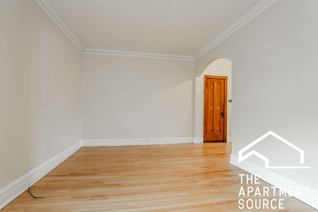 Building Photo - 4828 W Addison St