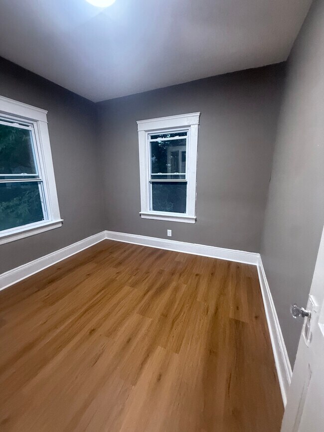 Foto del edificio - 727 E 127th St