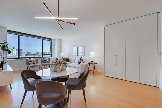 Foto del edificio - 250 King St