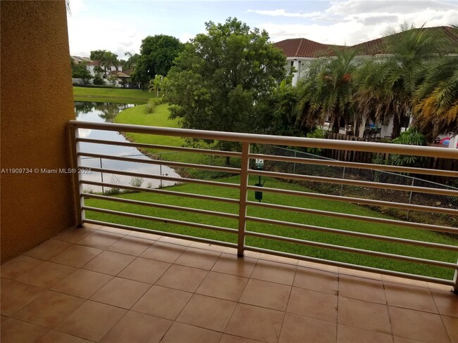 Foto del edificio - 9735 Fontainebleau Blvd