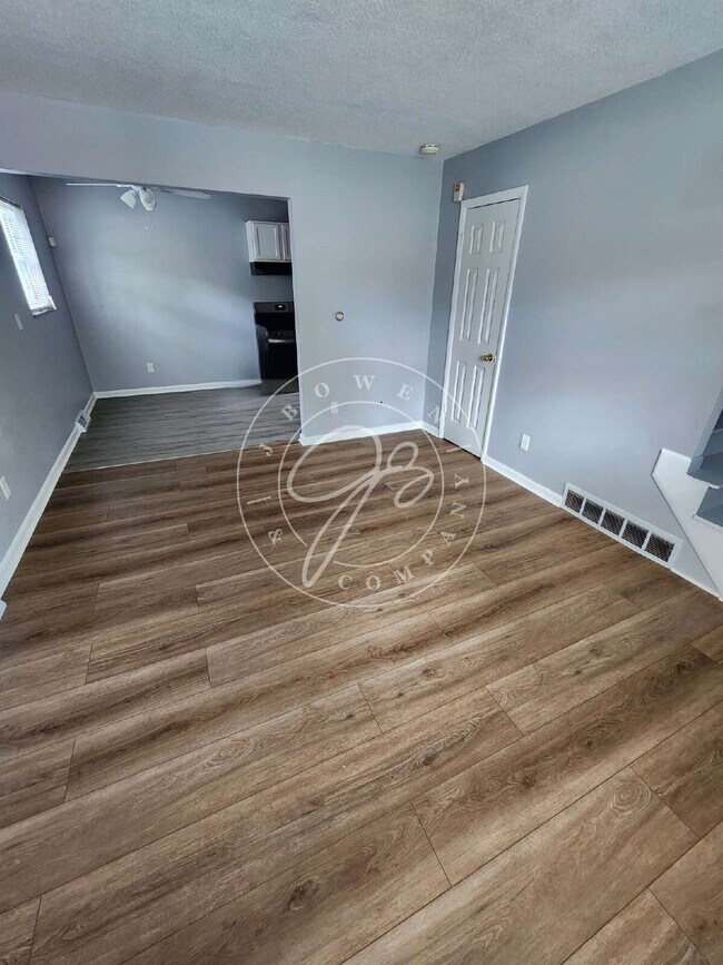 Foto del edificio - **Beautifully Updated 2-Bedroom Townhome**