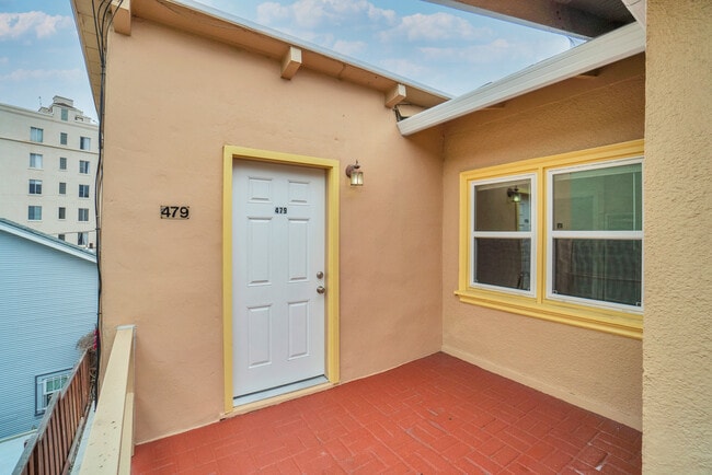 Building Photo - 479 Stow Ave