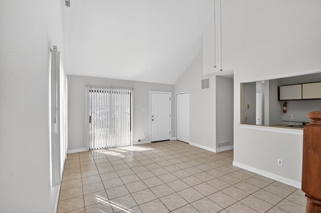 Building Photo - 2701 Canyon Ct