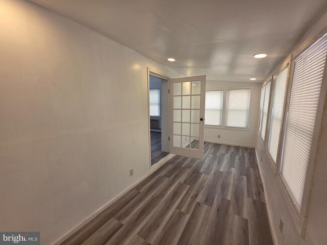 Building Photo - 522 Kuser Rd