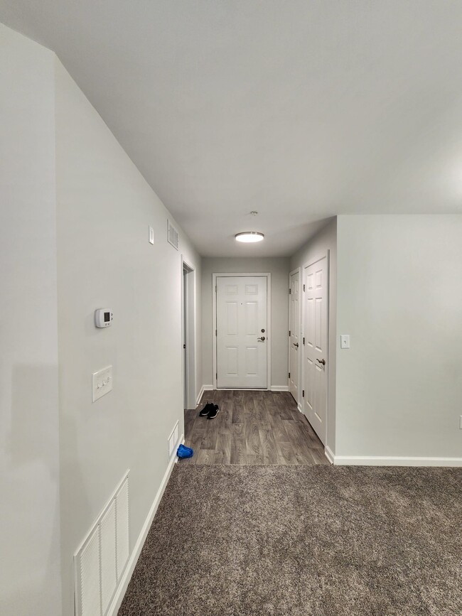 Entry Hallway - 13111 Millhaven Pl