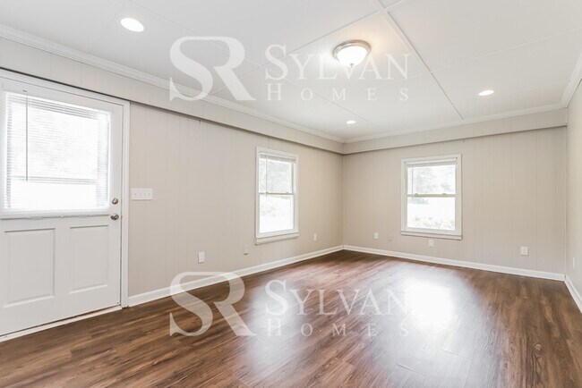 Building Photo - 4820 Oak Grove Dr