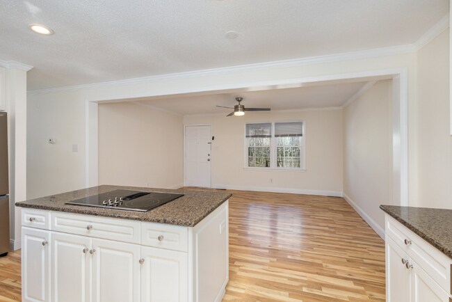 Building Photo - 401 Jackson Pl