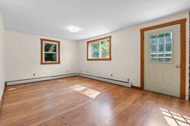 Building Photo - 17 Windy Meadows Dr