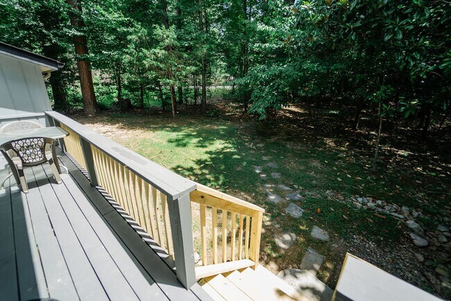 Foto del edificio - Move-in ready Townhome in a quiet neighbor...