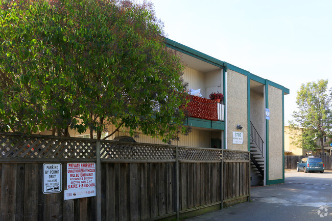 Building Photo - Sonoma Bell Apartments