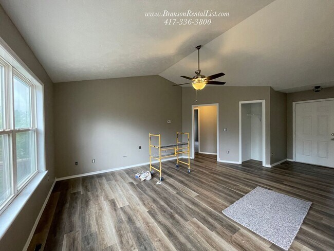 Building Photo - Pre-leasing this spcaious home in the hear...