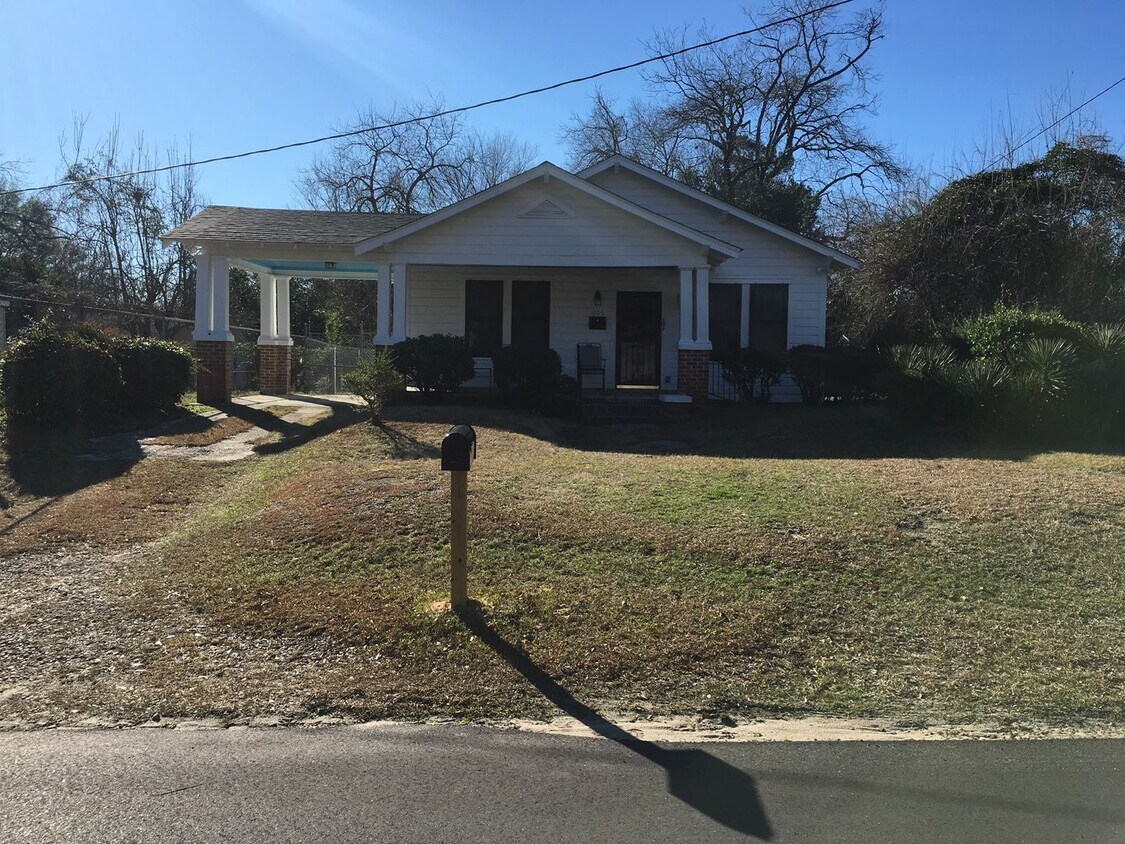 Primary Photo - Cute Bungalow