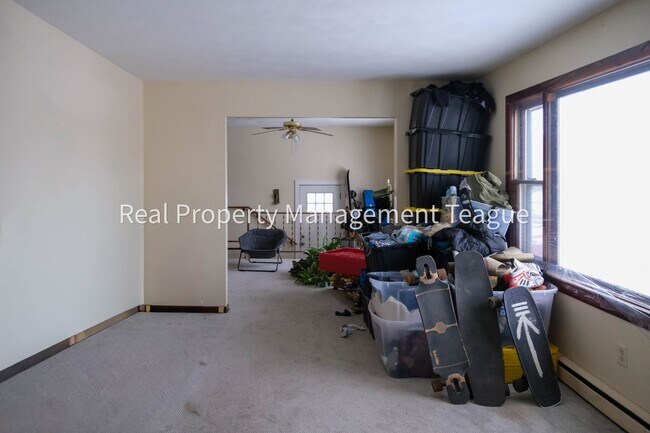 Building Photo - Charming 3 bedrooms in Rensselaer