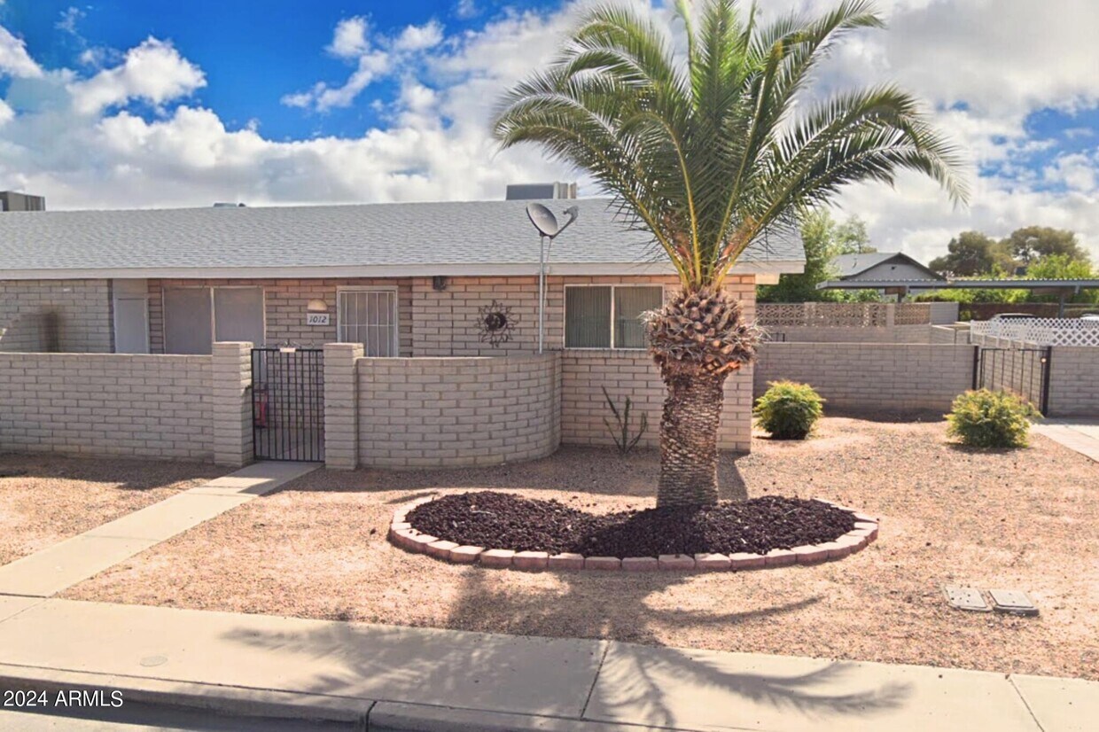 Building Photo - 1012 N Pueblo Dr