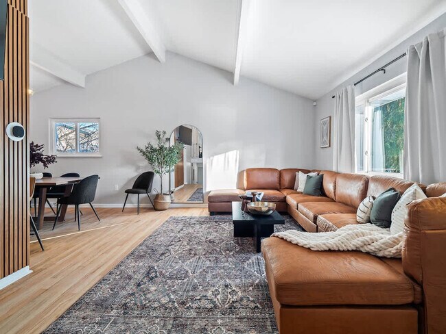 Foto del edificio - 676 Treeside Dr