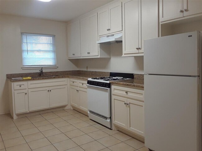 Building Photo - 1316 Heights Blvd