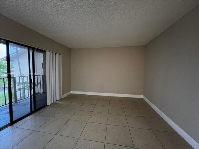 Foto del edificio - 1502 Lake Crystal Dr