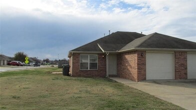 Building Photo - 426 E Asher Ct