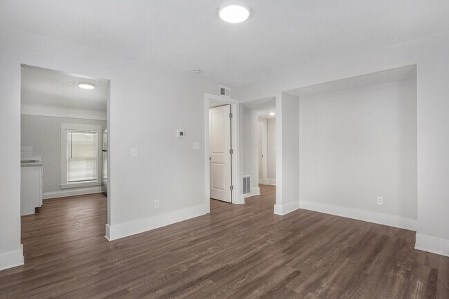 Foto del edificio - 711 Clancy Ave NE